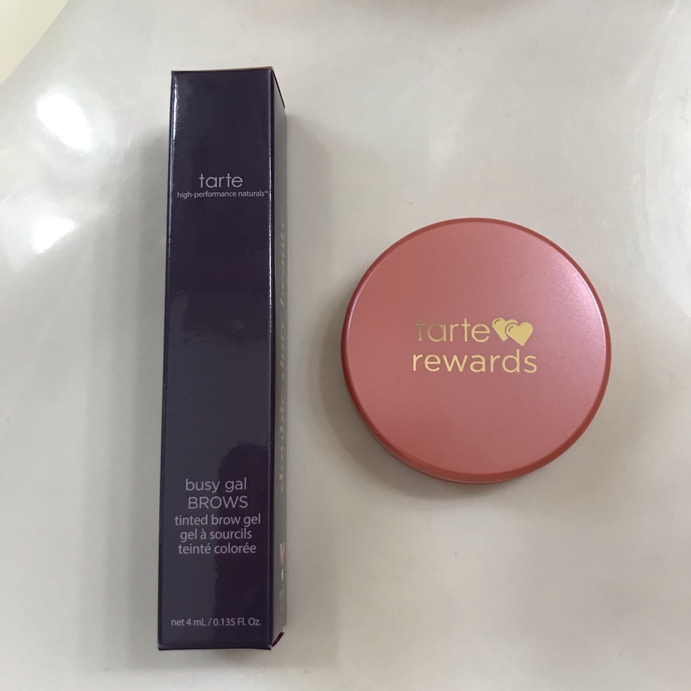 Tarte Busy Gal Brows taupe + Amazonian Clay Blush